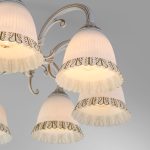 Классическая люстра со стеклянными плафонами 60107/8 белый с золотом — изображение 2