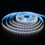 Комплект светодиодной ленты 12 В 9,6 Вт/м 120 Led/м 2835 IP20, дневной белый 4200 K, 5 м Набор светодиодной ленты 12V 9,6W 120Led 2835 IP20 дневной белый, 5м — изображение 2
